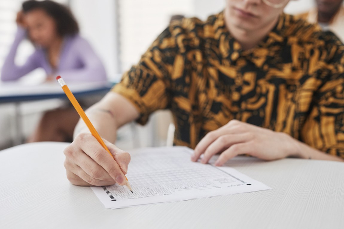 在 ENEM 考試中，帕拉伊巴州在東北各州網絡中的平均得分排名第三，在巴西排名前 11 位